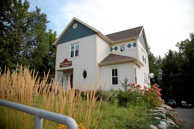 La Maison Gilles-Carle de Cowansville suspend une partie de ses activités pour des enjeux de sécurité pour les usagers.