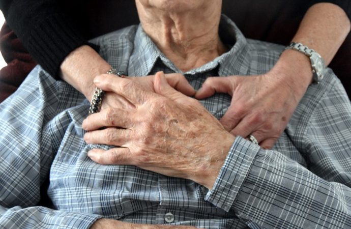 Journée internationale des aînés : Aînés et proches aidants, des piliers trop souvent oubliés au cœur de la société québécoise